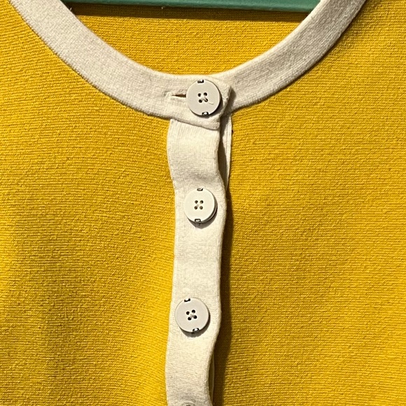 Banana Republic Sweater - Picture 5 of 6